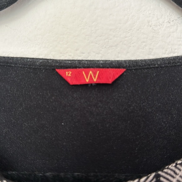 Black with white and red embroidery. Empire waist, dress up or just as it is. - Picture 3 of 6